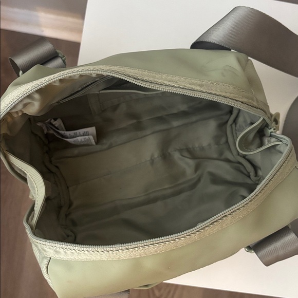 Gymshark Olive Green Purse - Picture 5 of 5